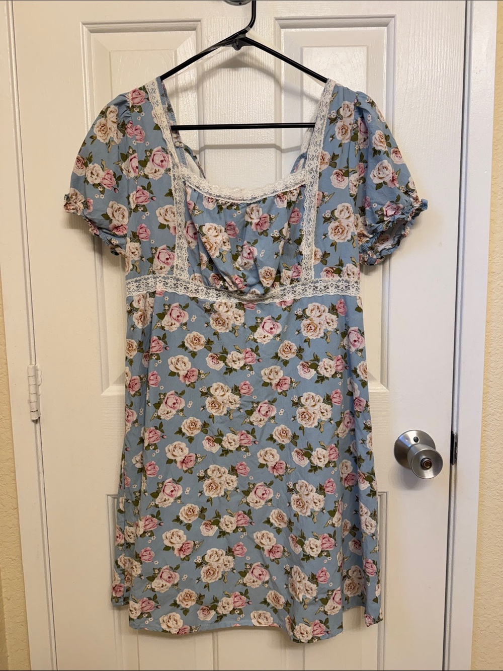 Floral Lace-Trim Blue Floral Dress — Women's Dress